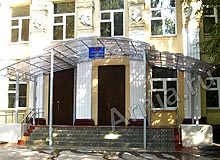 Входная группа с навесом из монолитного поликарбоната